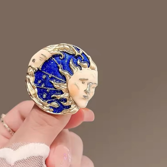 La Petite Soleil Sun Moon Brooch - Picture 6 of 12